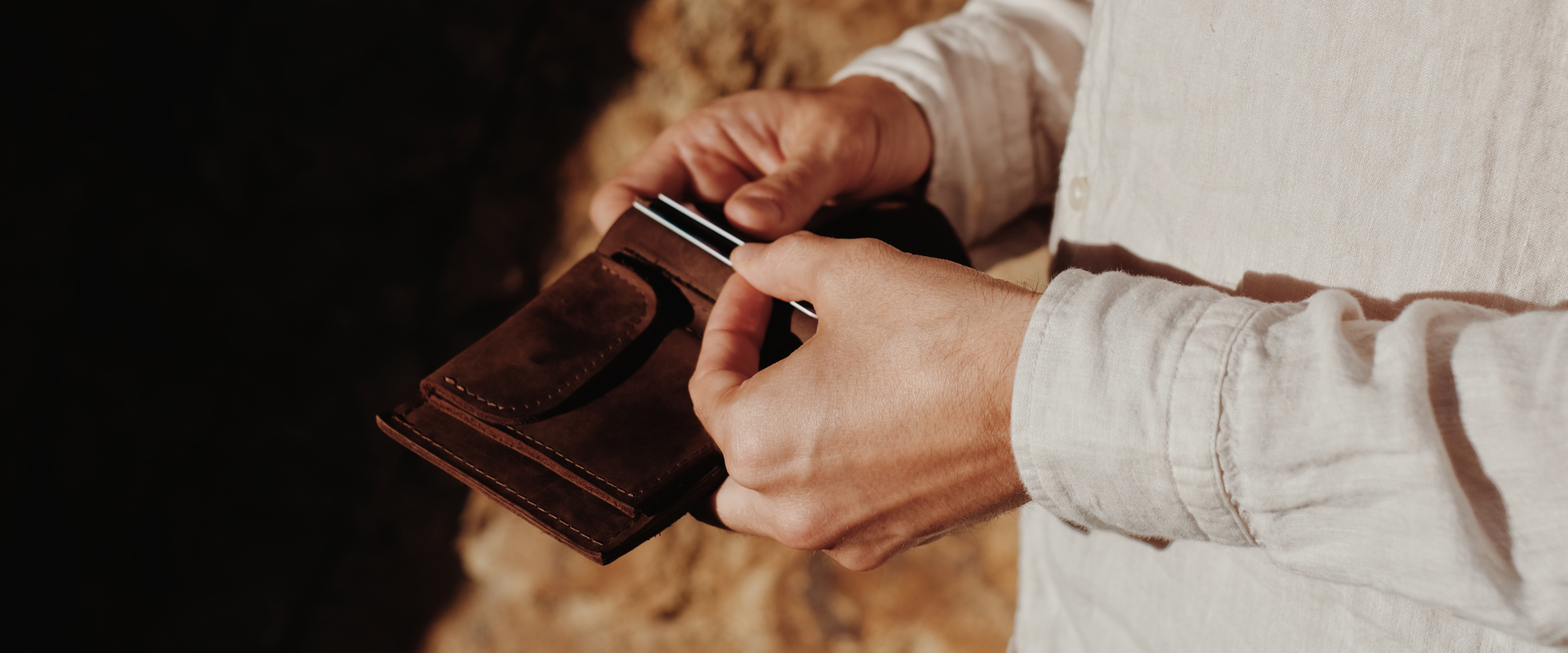5 Things to Consider When Buying a Slim Wallet